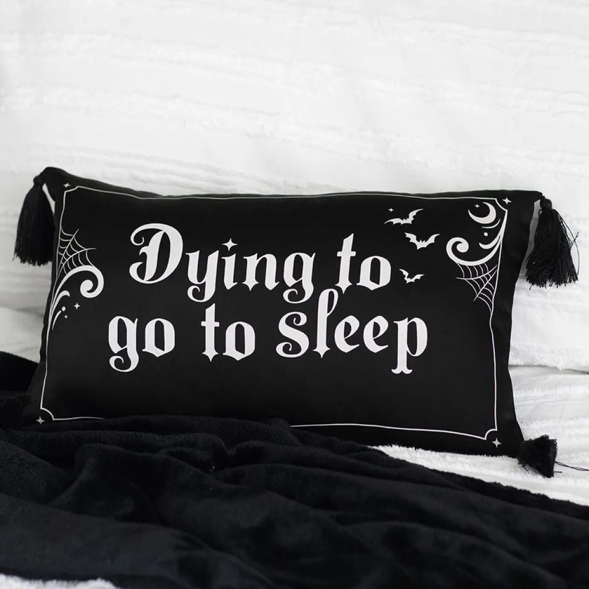 Best Dying to go to sleep - koristetyyny Goottikamaa|Sisustustekstiilit