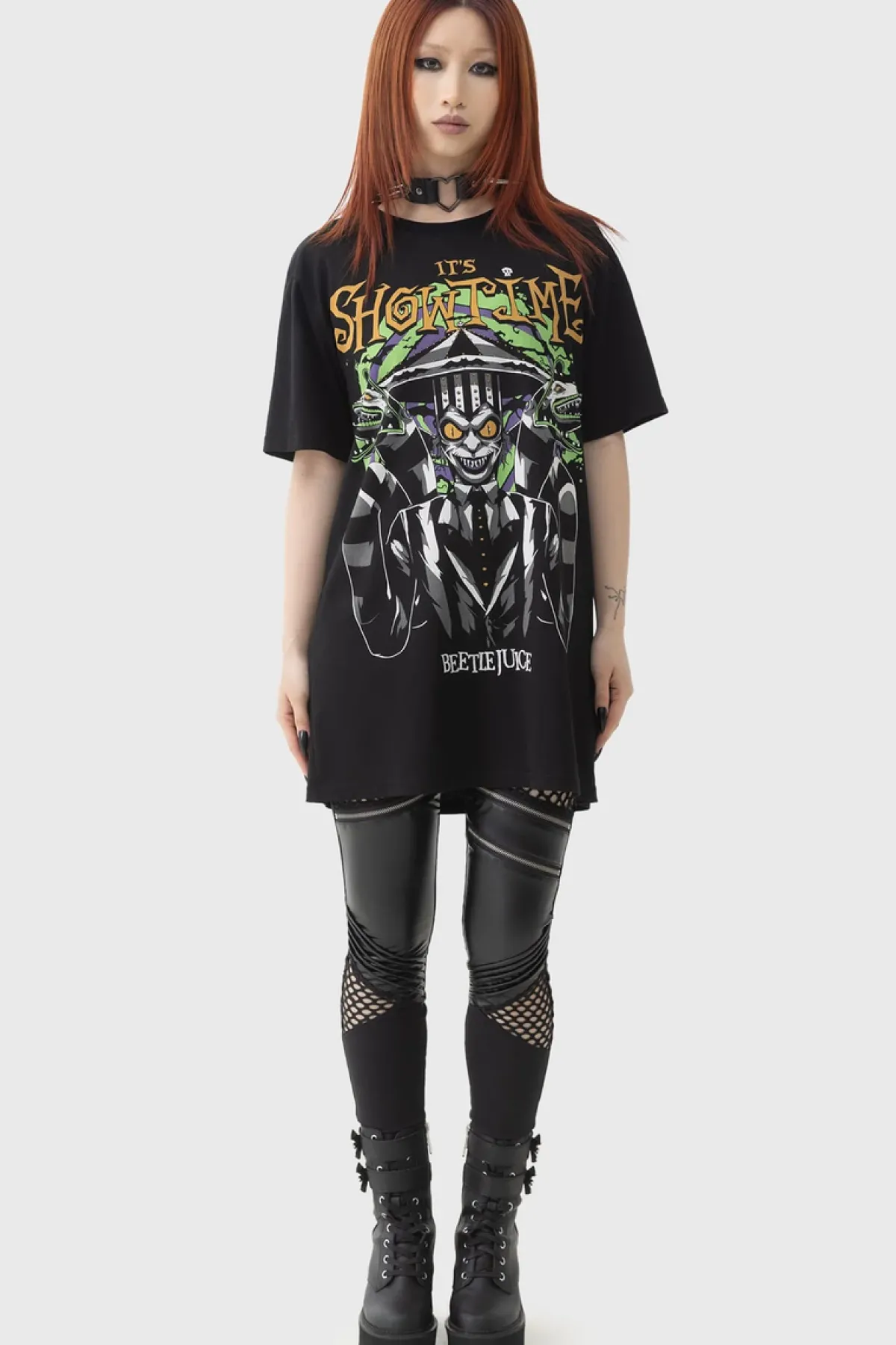 New Beetlejuice It's Showtime - T-paita Goottikamaa|T-Paidat