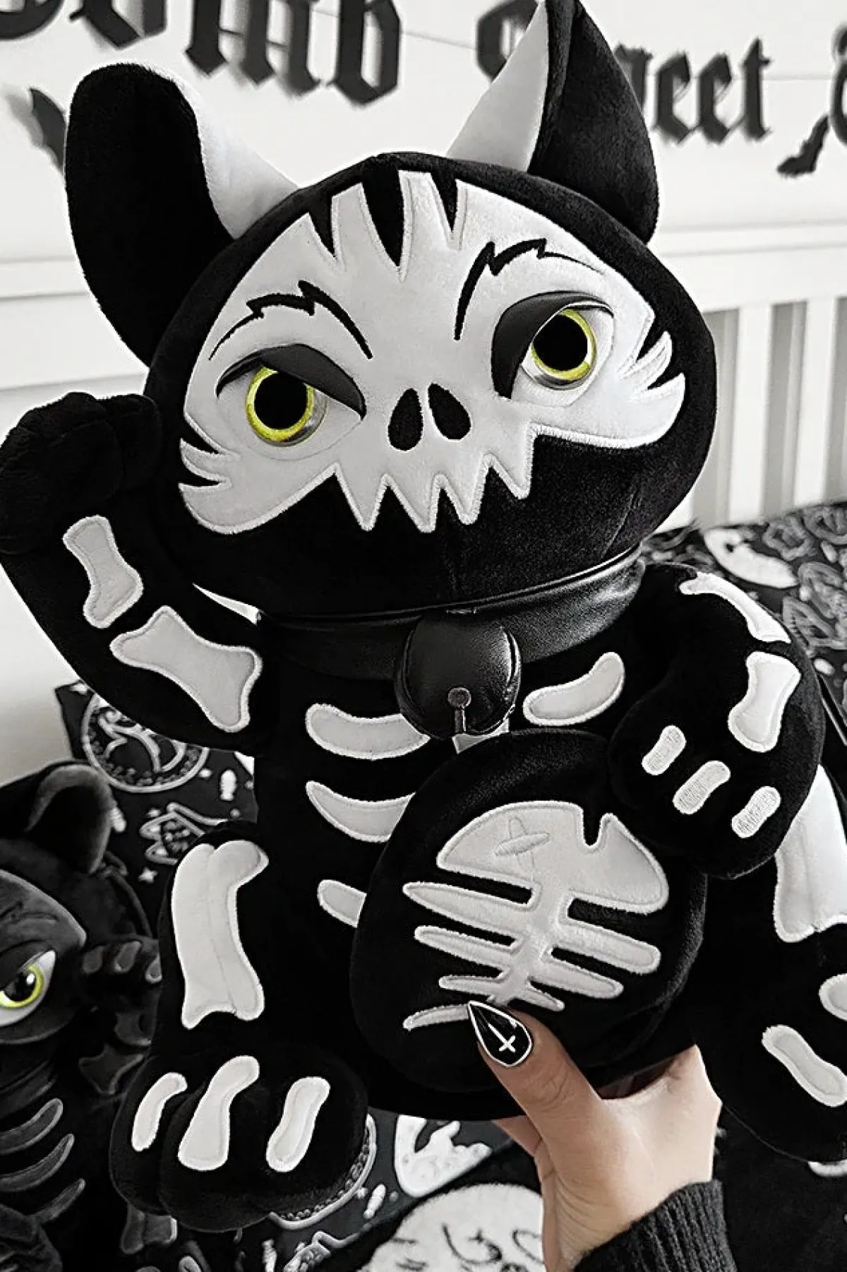 New Maneki-Neko: Exo Rift - Pehmolelu Goottikamaa|Kissateema