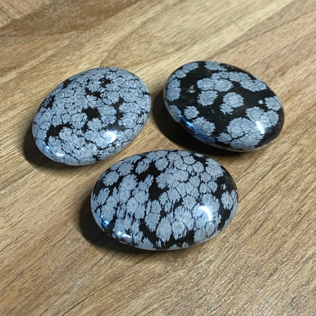 Sale Lumihiutale-obsidiaani - Huolikivi (Kämmenkivi) Huolikivet|Obsidiaani