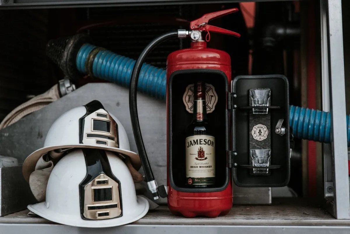 Outlet Vaahtosammutin Baarikaappi - Firebar (Red) Hyllyt & Säilytys|60-Vuotiaalle
